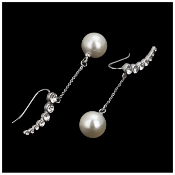 🎁 Pearl & Crystal Drop Earrings - Picture 4 of 4